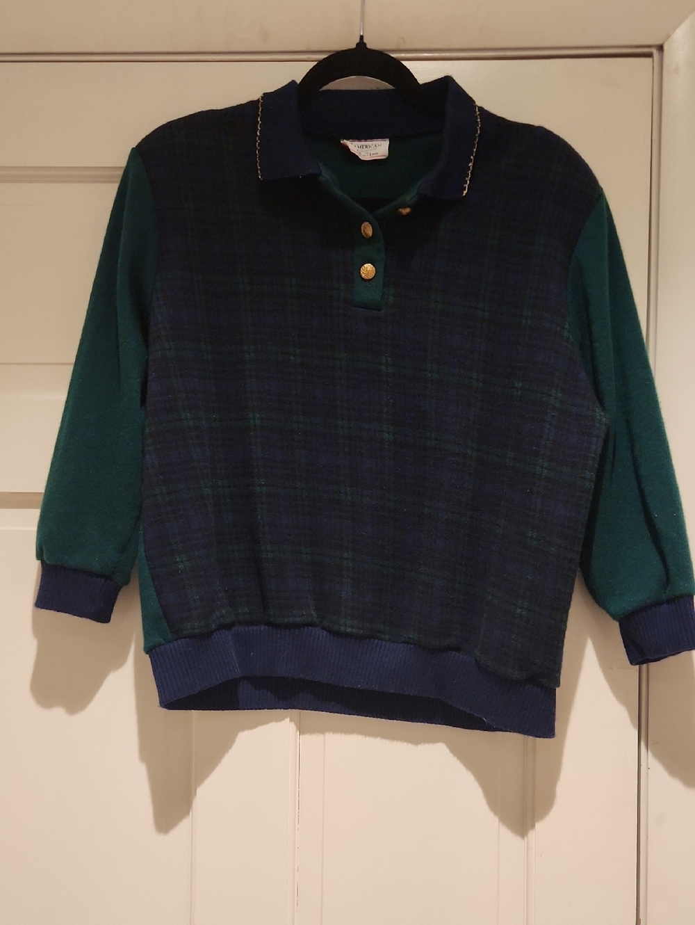 Gorgeous VTG Cricket Lane Women's Plaid Sweater With Gold Stitching And Buttons